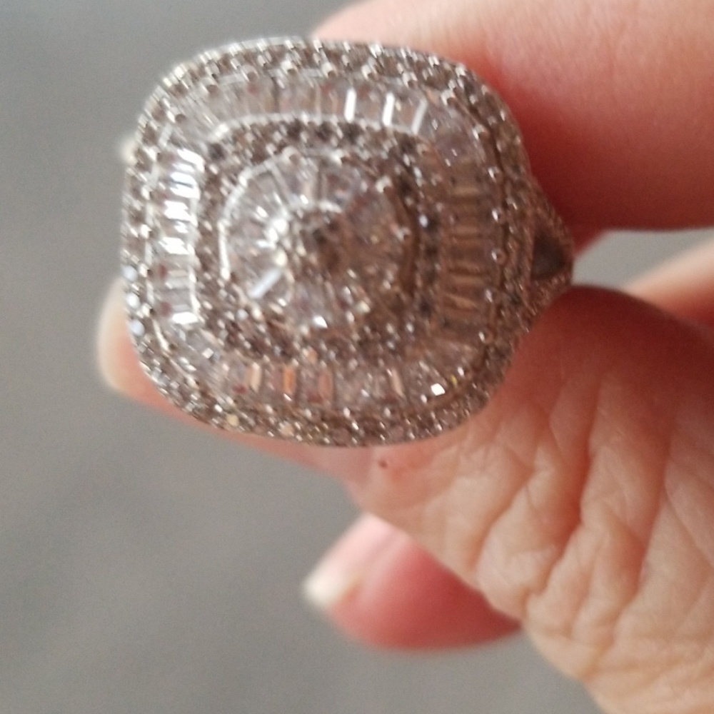 Macys Cocktail Ring - Picture 2 of 4